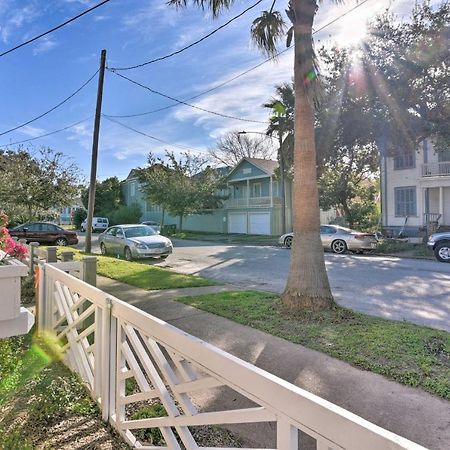 Bright Galveston Cottage Close To Beach And Strand Εξωτερικό φωτογραφία