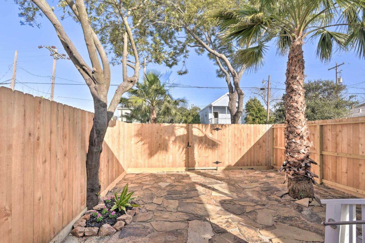 Bright Galveston Cottage Close To Beach And Strand Εξωτερικό φωτογραφία