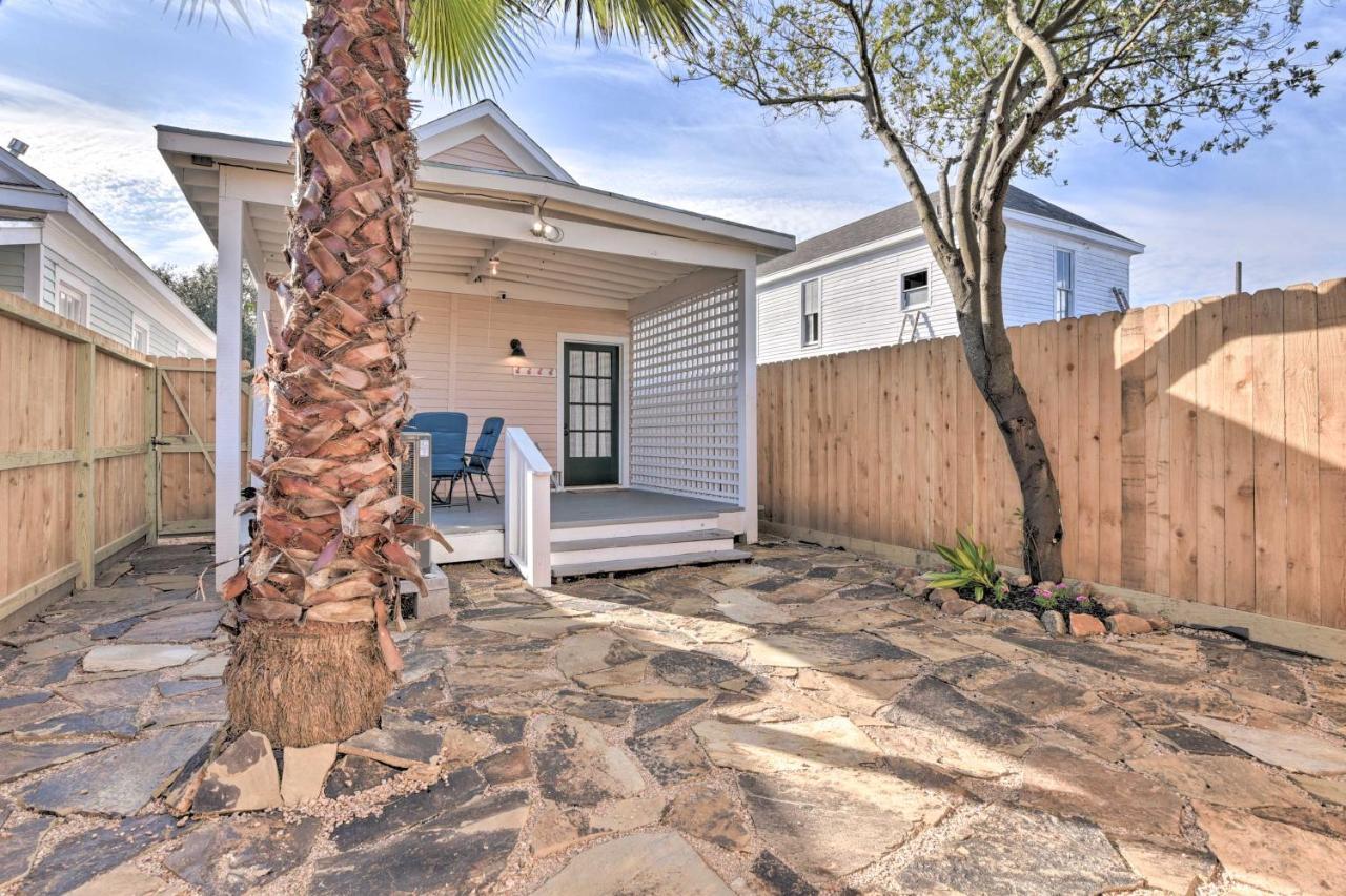 Bright Galveston Cottage Close To Beach And Strand Εξωτερικό φωτογραφία